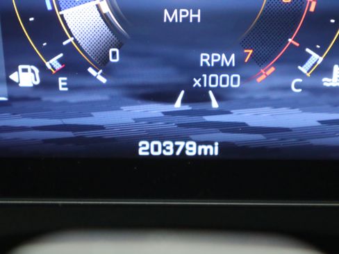 Used 2024 Chevrolet Traverse RS FWD image 27