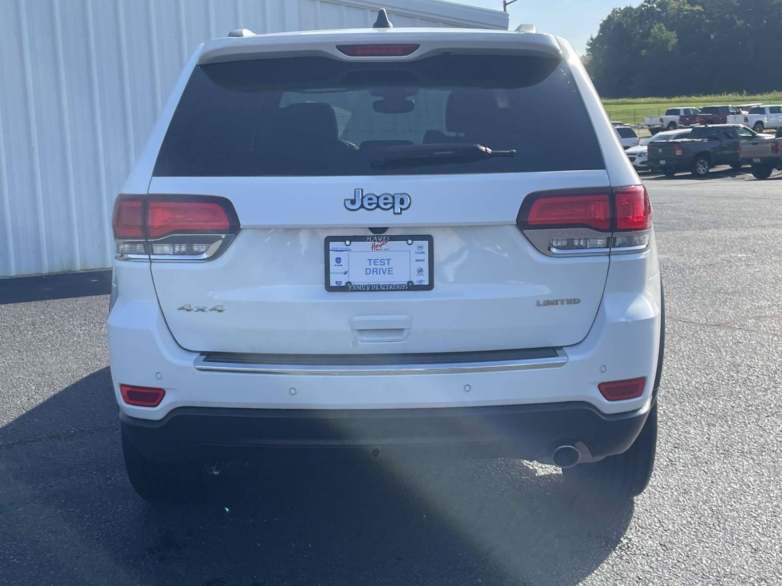 Certified 2022 Jeep Grand Cherokee Limited AWD/4WD image 4