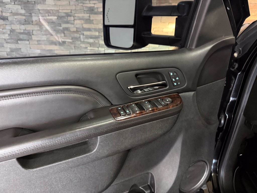 Used 2011 GMC Sierra 2500 Denali w/ Suspension Package, Off-Road AWD/4WD image 12