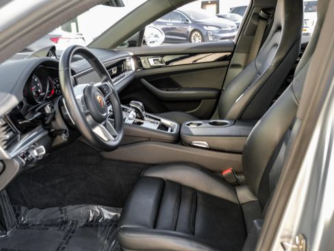 Used 2018 Porsche Panamera image 3