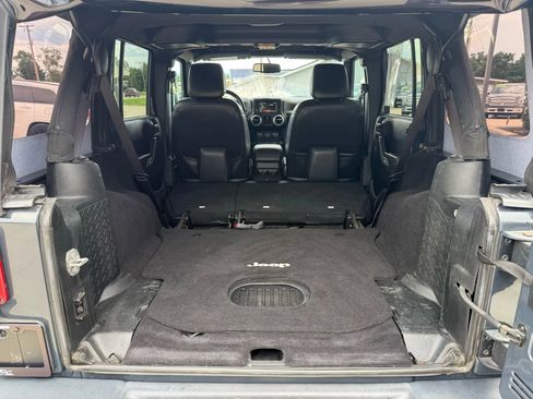 Used 2017 Jeep Wrangler Unlimited Rubicon image 39