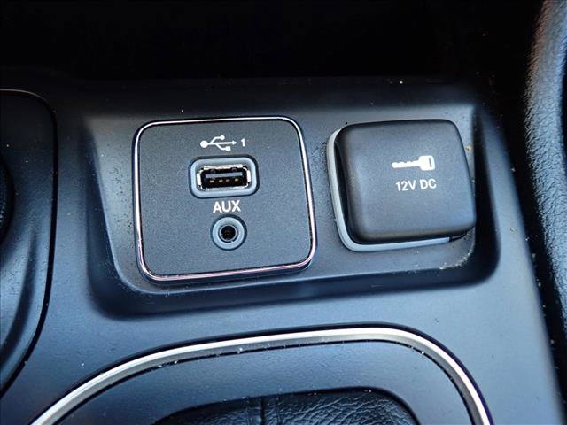 Used 2019 Jeep Cherokee Latitude Plus w/ Comfort/Convenience Group AWD/4WD image 21