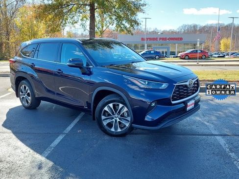 Used 2022 Toyota Highlander XLE image 2
