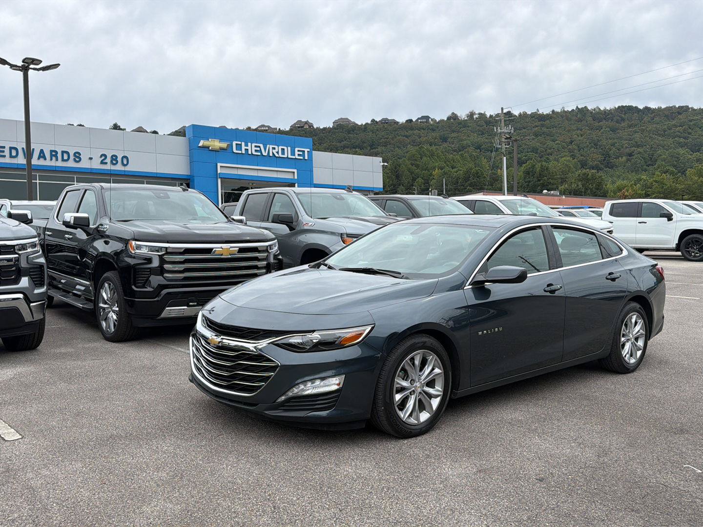 Used 2020 Chevrolet Malibu LT w/ Leather Package FWD image 1