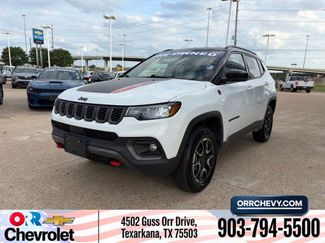 Used 2025 Jeep Compass Trailhawk w/ Trailer Tow Group AWD/4WD video 1