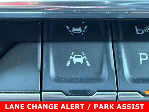 Used 2025 GMC Sierra 1500 SLT w/ SLT Premium Plus Package AWD/4WD image 29