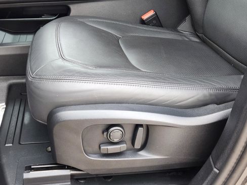 Certified 2025 Land Rover Defender 110 X-Dynamic SE AWD/4WD image 24