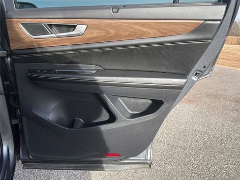 Used 2024 Volkswagen Atlas SE image 15