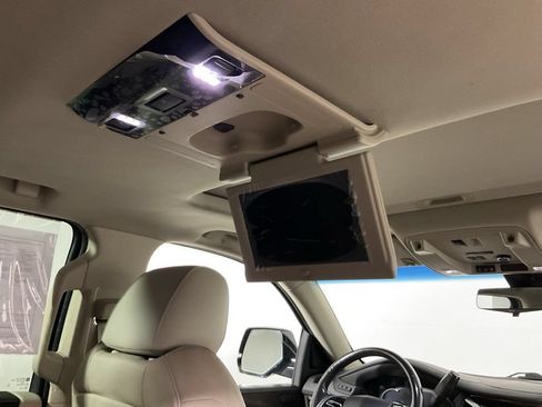 Used 2019 Cadillac Escalade Luxury AWD/4WD image 3