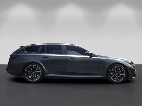 Used 2026 BMW M5 Touring AWD/4WD image 2