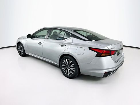 Used 2023 Nissan Altima 2.5 SV FWD image 5