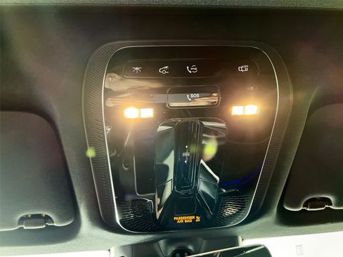 Used 2025 Mercedes-Benz GLC 300 4MATIC image 13