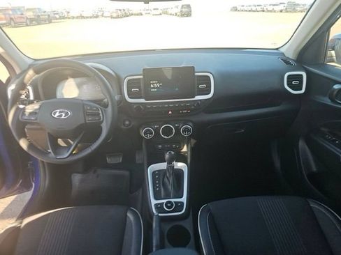 Certified 2025 Hyundai Venue Limited FWD image 17