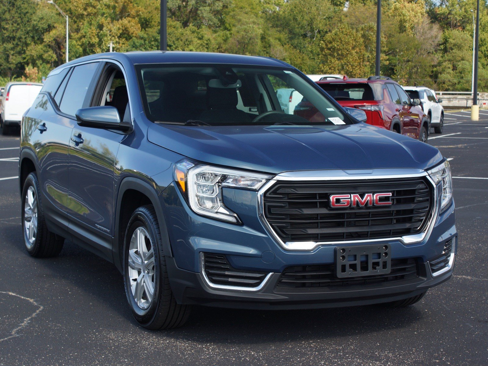 Used 2024 GMC Terrain SLE AWD/4WD image 23