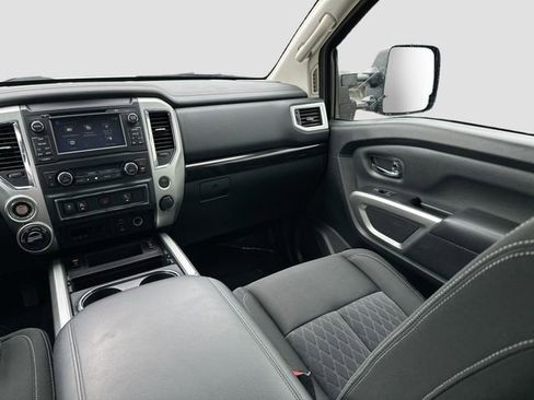 Used 2017 Nissan Titan SV image 23