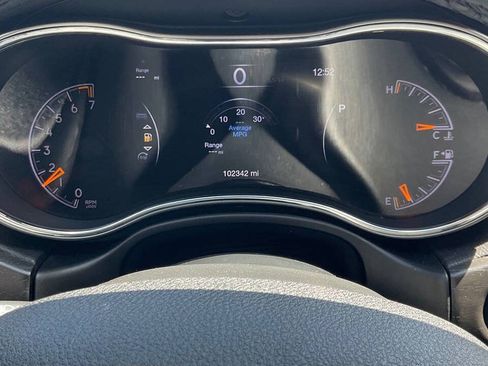 Used 2018 Jeep Grand Cherokee Limited AWD/4WD image 11