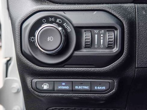 Used 2022 Jeep Wrangler Unlimited Sahara AWD/4WD image 24