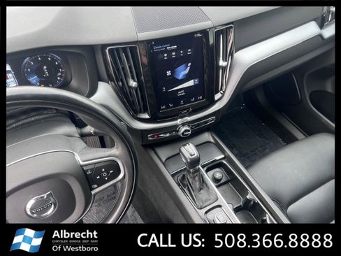 Used 2020 Volvo XC60 T6 Momentum w/ Protection Package image 29