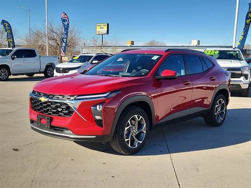 New 2026 Chevrolet Trax LT w/ Driver Confidence Package image 2