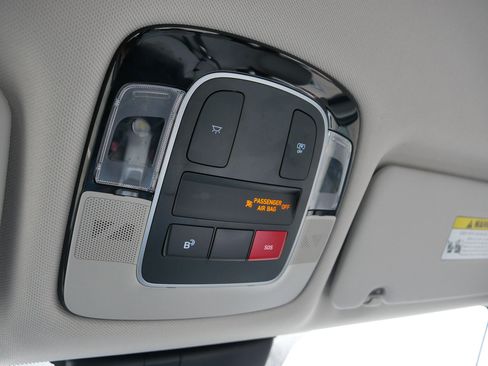 Certified 2025 Hyundai Tucson SE image 32