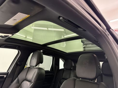 Used 2017 Porsche Cayenne image 14
