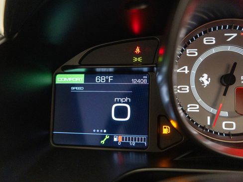 Used 2019 Ferrari Portofino RWD image 22
