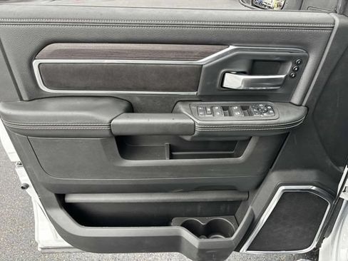 New 2025 RAM 2500 Laramie AWD/4WD image 13