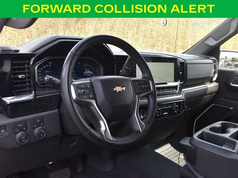 Used 2024 Chevrolet Silverado 1500 LT AWD/4WD image 18