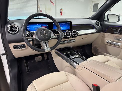 Used 2025 Mercedes-Benz GLB 250 image 28