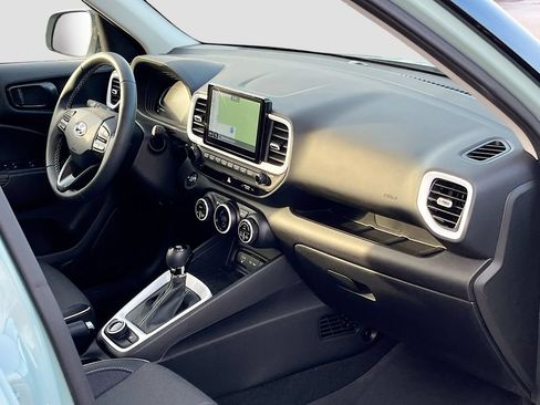 Used 2025 Hyundai Venue Limited FWD image 29