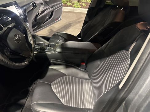 Used 2022 Toyota Camry SE w/ Carpet Mat Package (TMS) image 11