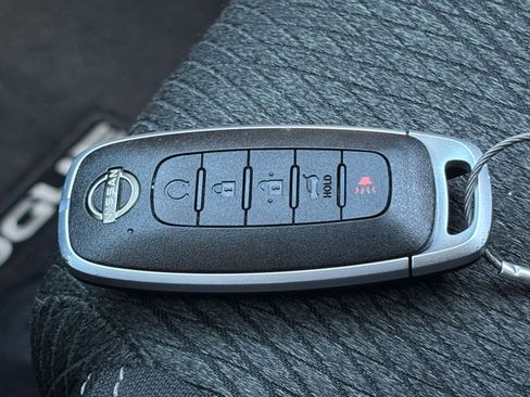Used 2025 Nissan Rogue SV FWD image 21