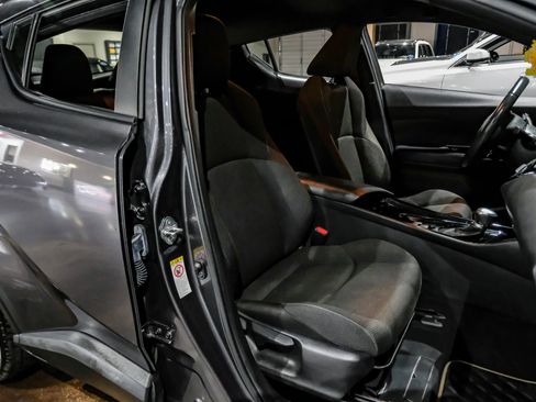 Used 2019 Toyota C-HR XLE FWD image 33