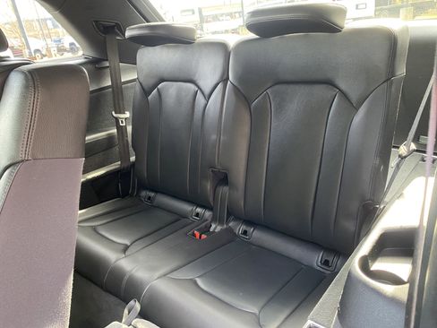 Used 2017 Audi Q7 3.0T Premium Plus w/ Premium Plus Package image 37