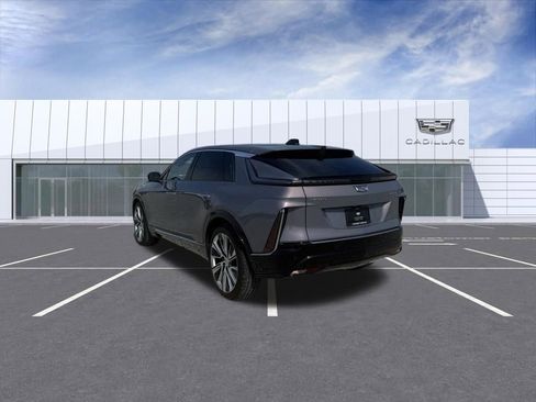 Used 2025 Cadillac Lyriq Luxury w/ LPO, Floor Liner Package AWD/4WD image 4
