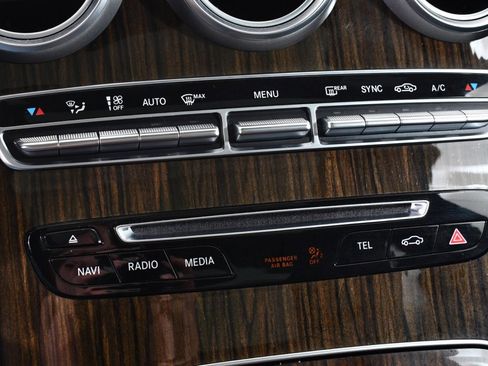 Used 2018 Mercedes-Benz GLC 300 4MATIC image 29