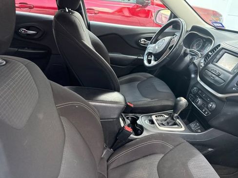 Used 2015 Jeep Cherokee Latitude FWD image 8