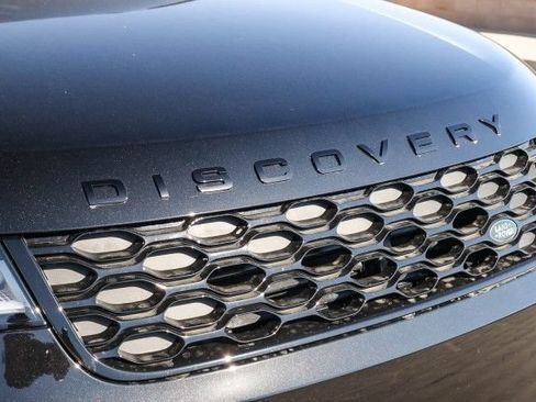 Used 2025 Land Rover Discovery Dynamic SE AWD/4WD image 16