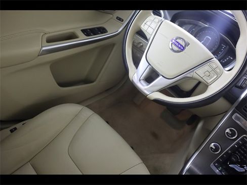 Used 2015 Volvo XC60 T5 Platinum image 17