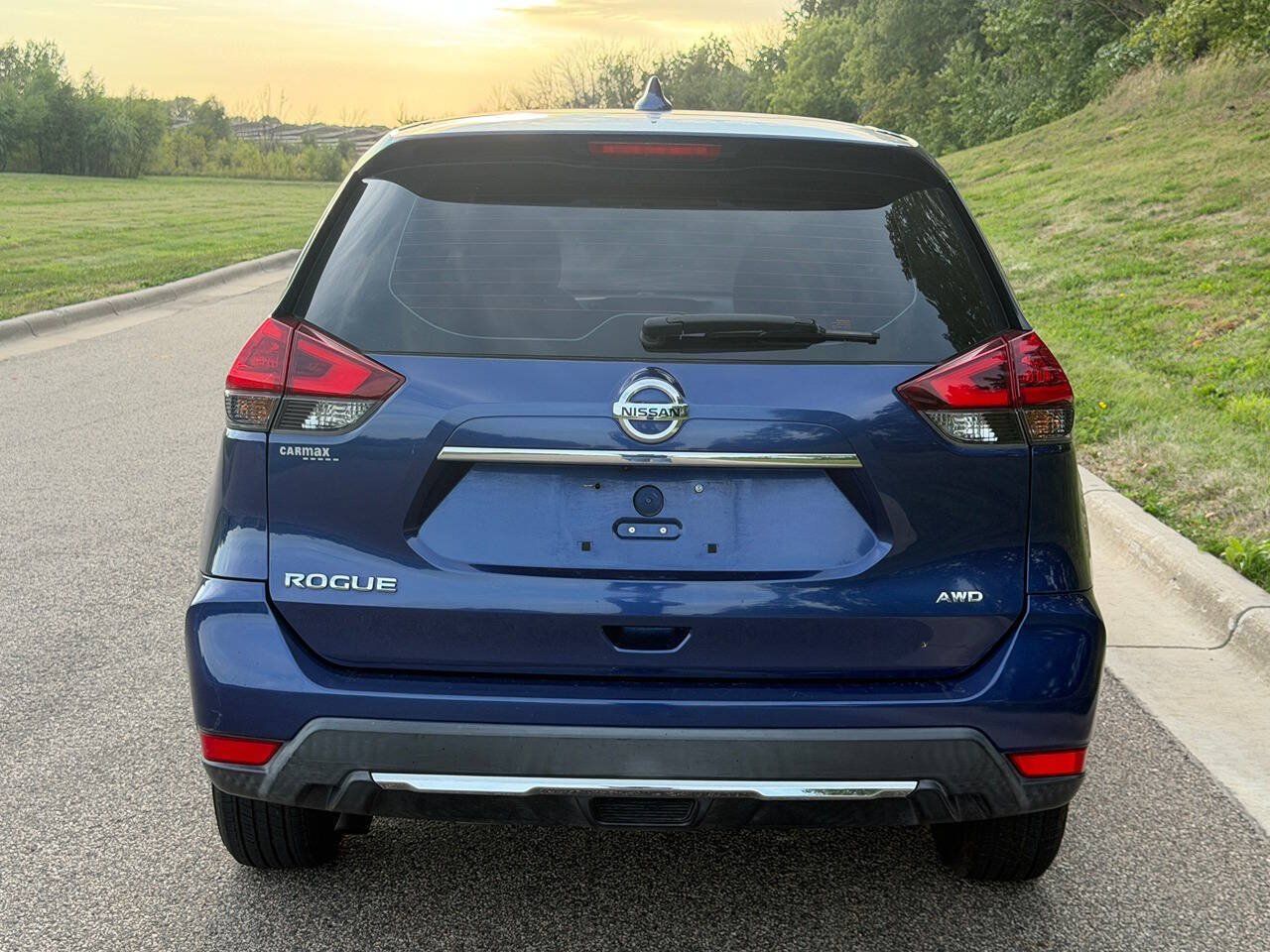 Used 2018 Nissan Rogue S AWD/4WD image 4