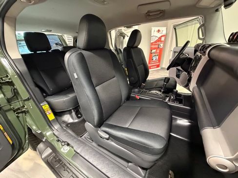 Used 2012 Toyota FJ Cruiser 4WD w/ Upgrade Pkg image 4