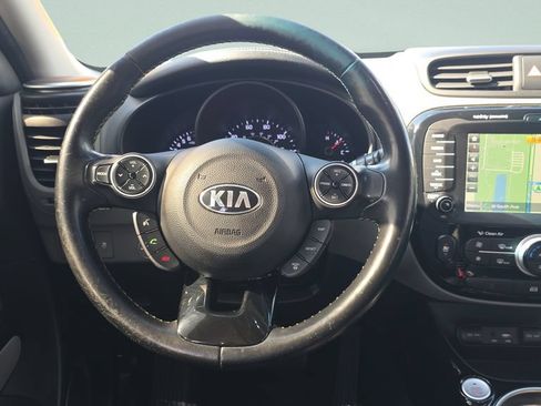 Used 2016 Kia Soul + w/ Primo Package FWD image 13