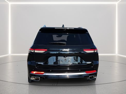 Used 2022 Jeep Grand Cherokee Summit AWD/4WD image 4