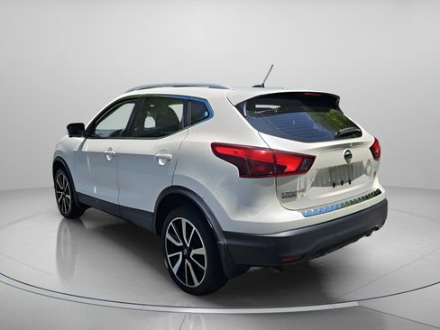 Used 2017 Nissan Rogue Sport SL w/ SL Premium Package FWD image 3