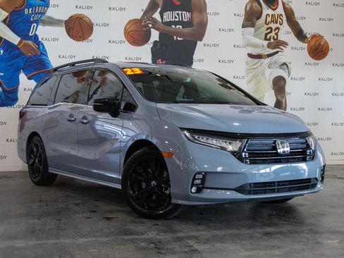 Used 2023 Honda Odyssey Sport image 2