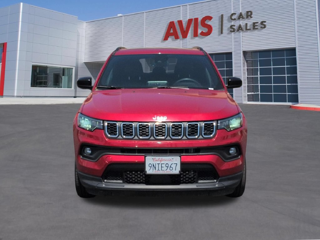 Used 2025 Jeep Compass Latitude w/ Sun & Sound Group AWD/4WD image 2