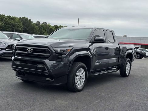 Used 2025 Toyota Tacoma SR5 AWD/4WD image 24