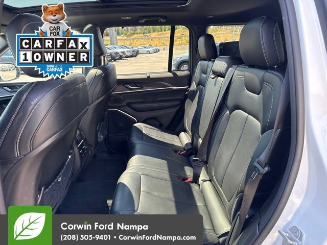 Used 2025 Jeep Grand Cherokee Limited w/ Luxury Tech Group II AWD/4WD image 12