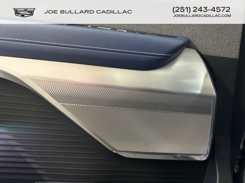 New 2026 Cadillac Vistiq Premium Luxury w/ LPO, Floor Liner Package image 9