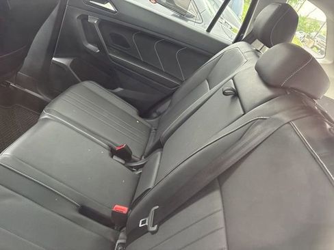 Used 2023 Volkswagen Tiguan SE w/ Panoramic Sunroof Package AWD/4WD image 11
